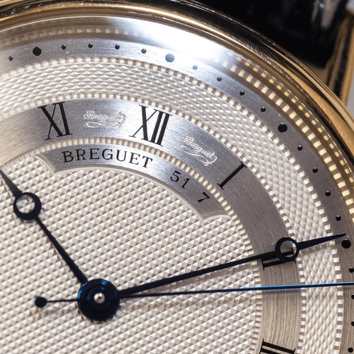 Le guide complet pour savoir lire un numéro de série Breguet