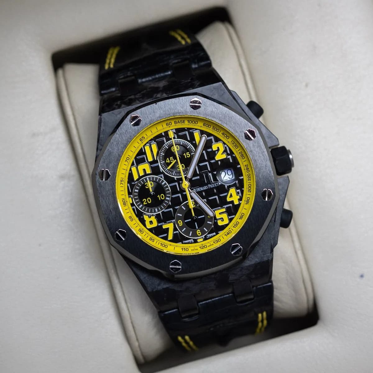 Royal Oak Offshore 26176FO.OO.D101CR.03 Alligator "Bumble Bee" – 2012