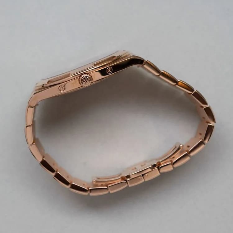 Overseas 4300V/120R-B509 Rose Gold  – 2022