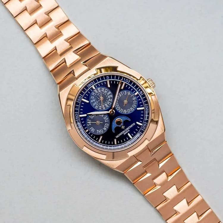 Overseas 4300V/120R-B509 Rose Gold  – 2022