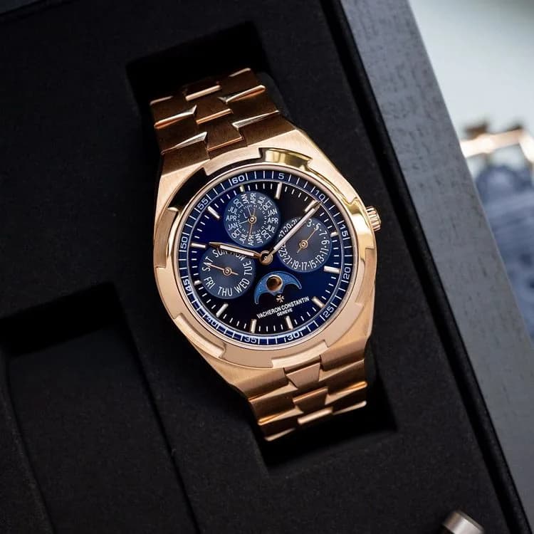 Overseas 4300V/120R-B509 Rose Gold  – 2022